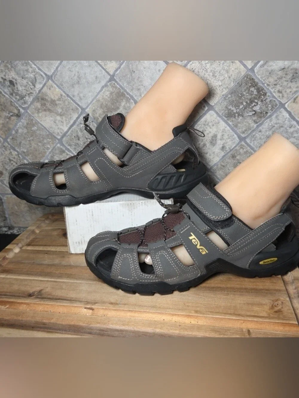 Teva Forebay Men's Closed Toe Shock Pad Adjustable Hiking/ Water Sandals 10 D